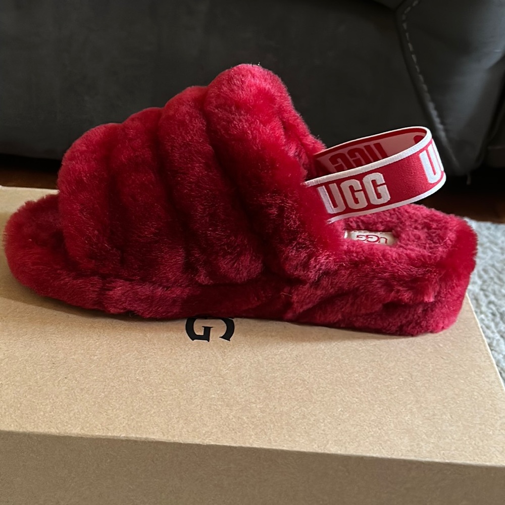 Uhh slippers,red, size 8